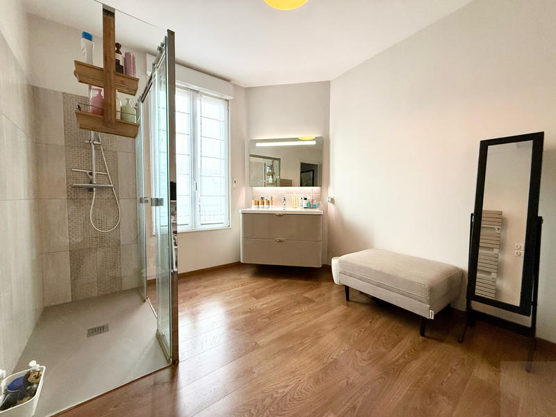 Maison - 227 m² - 7 pièces