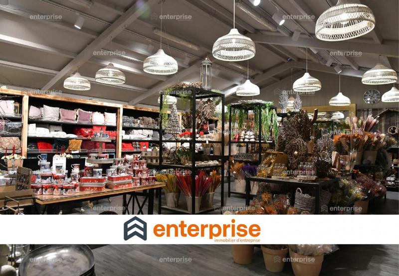 Local commercial - 1 983 m²