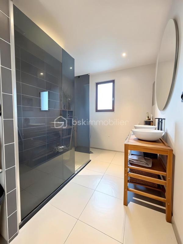 Maison - 161 m² - 8 pièces