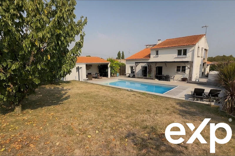 Maison - 307 m² - 10 pièces