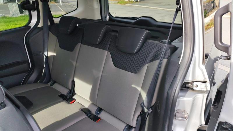 Ford Tourneo Courier 1.0 EcoBoost 100 Bioéthanol Titanium -