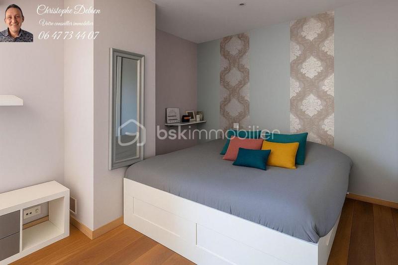 Maison traditionnelle - 246 m² - 7 pièces