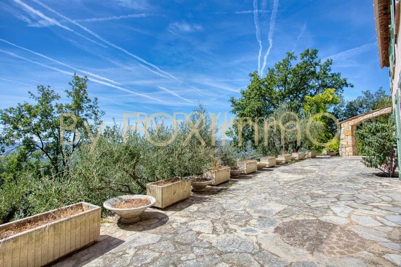 Maison - 220 m² - 5 pièces