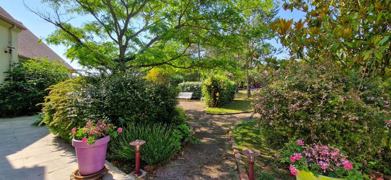 Maison - 300 m² - 8 pièces