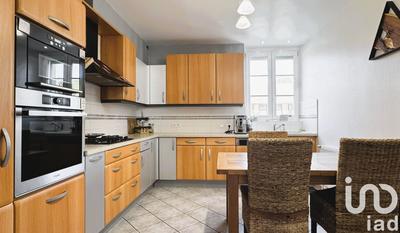 Maison - 198 m² - 8 pièces