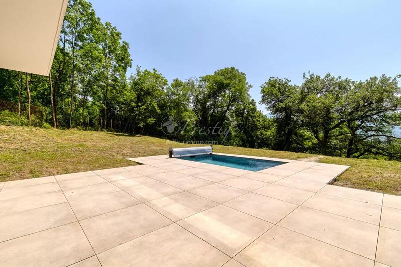 Maison - 202 m² - 7 pièces