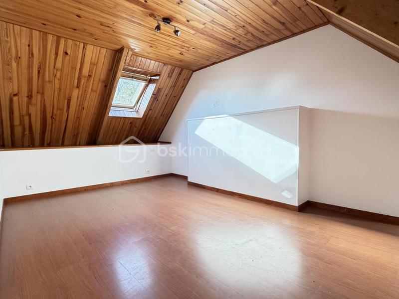 Maison - 350 m² - 25 pièces