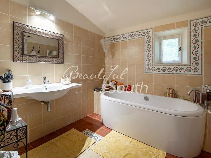 Mas - 345 m² - 10 pièces