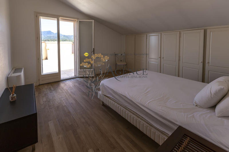 Maison - 465 m² - 14 pièces