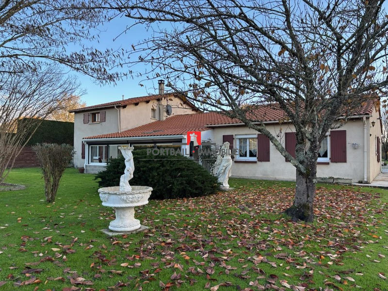Maison - 220 m² - 11 pièces