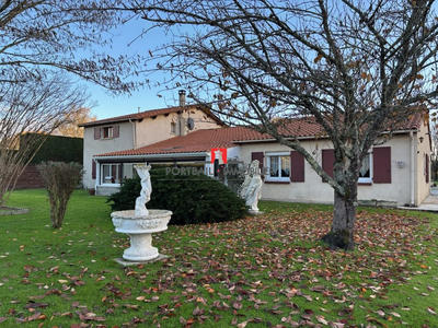 Maison - 220 m² - 11 pièces