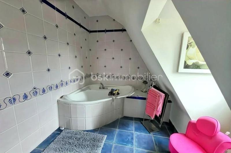 Maison traditionnelle - 177 m² - 7 pièces