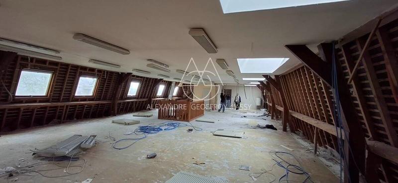 Château - 1 800 m² - 70 pièces