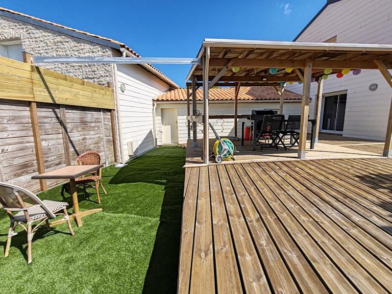 Maison - 275 m² - 10 pièces