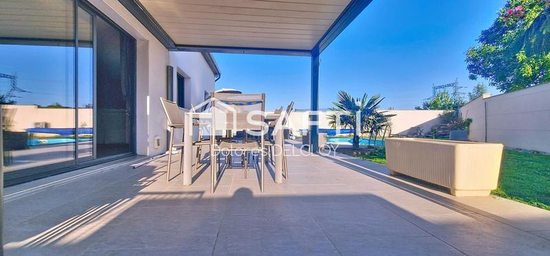 Maison - 180 m² - 7 pièces