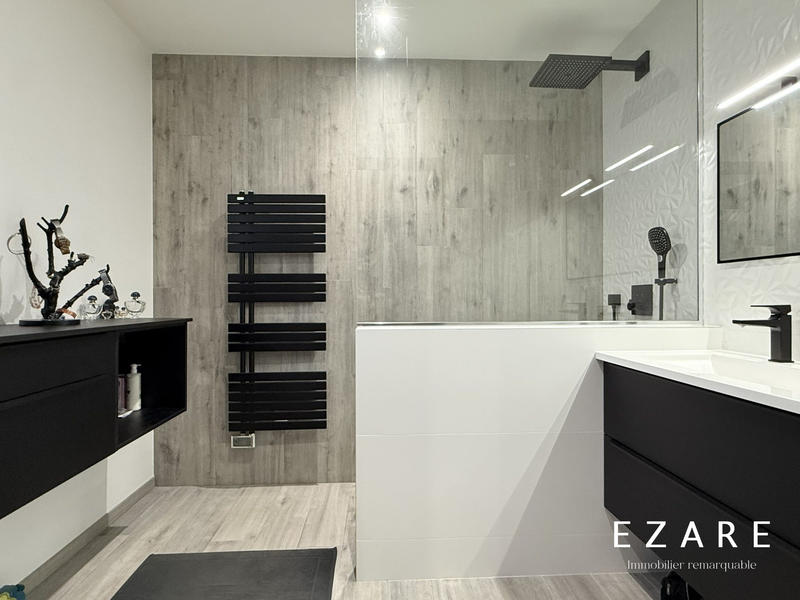 Maison - 302 m² - 7 pièces