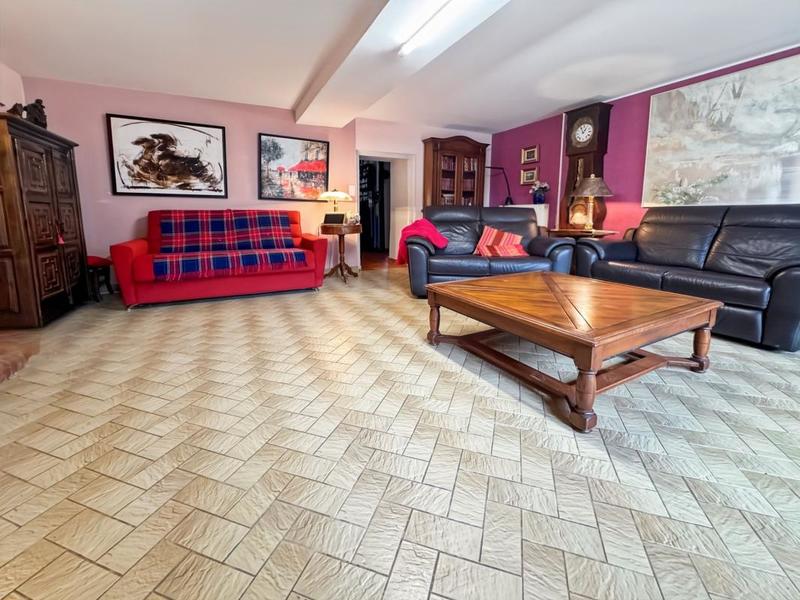 Maison - 252 m² - 6 pièces