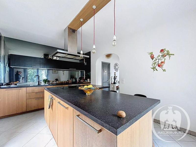 Villa - 300 m² - 8 pièces