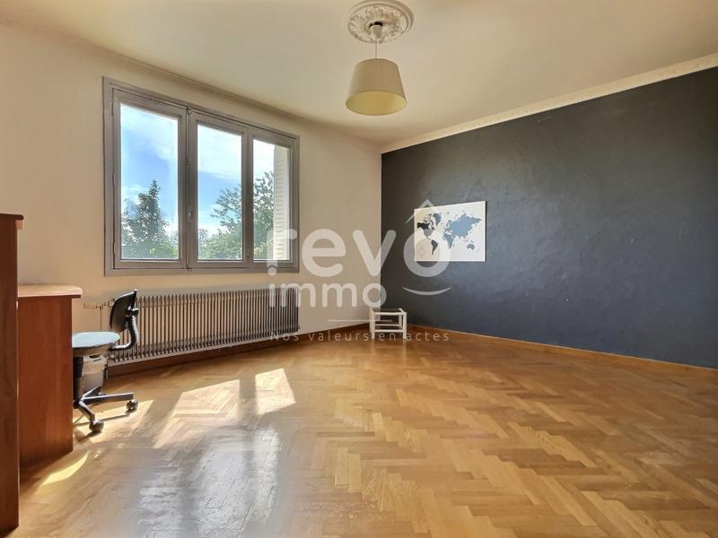 Maison - 223 m² - 8 pièces