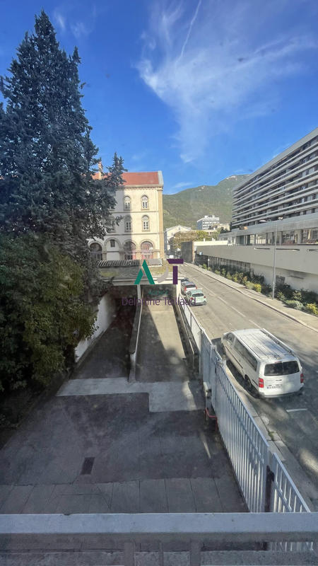 Appartement - 217 m² - 9 pièces