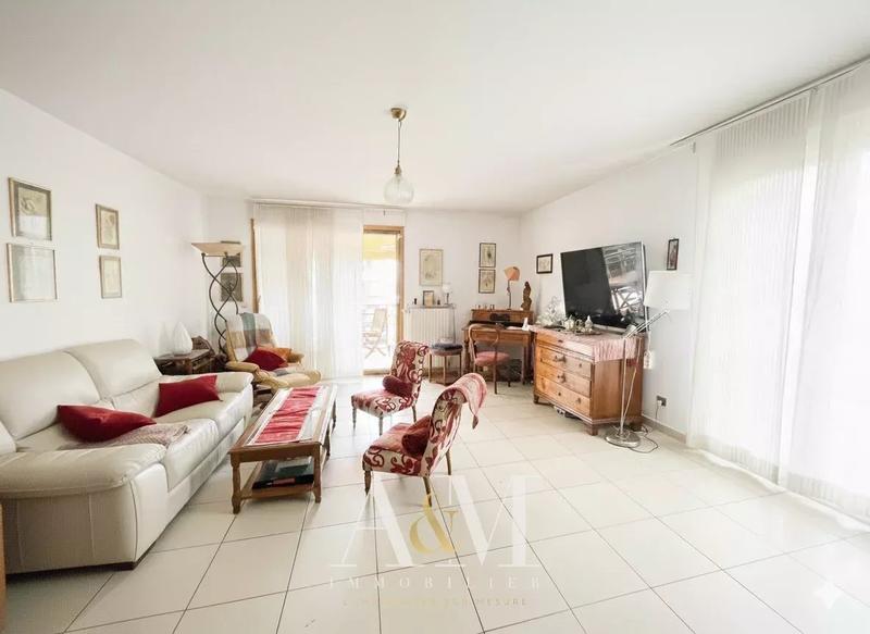 Appartement - 90 m² - 4 pièces