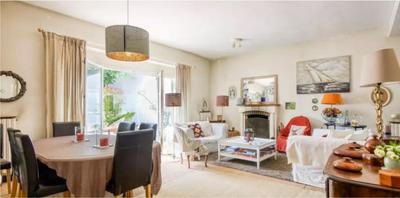 Maison - 220 m² - 9 pièces