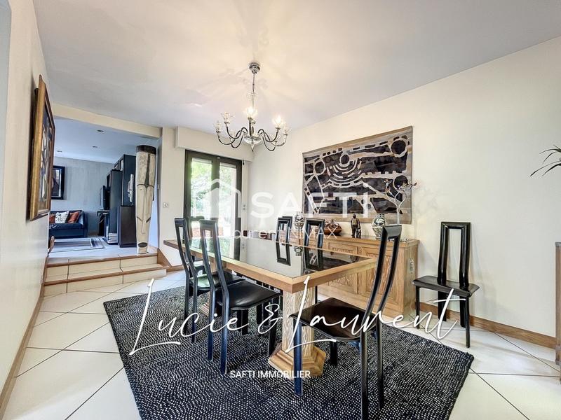 Maison - 260 m² - 8 pièces