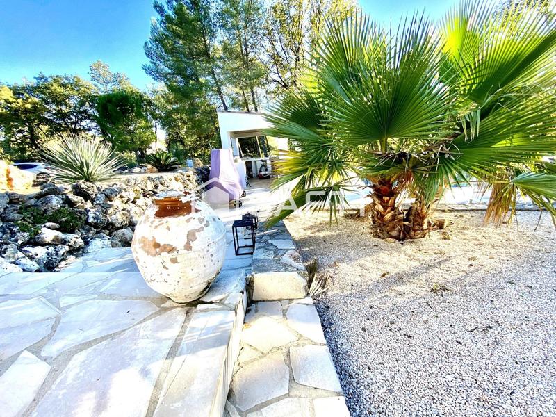 Maison - 267 m² - 8 pièces