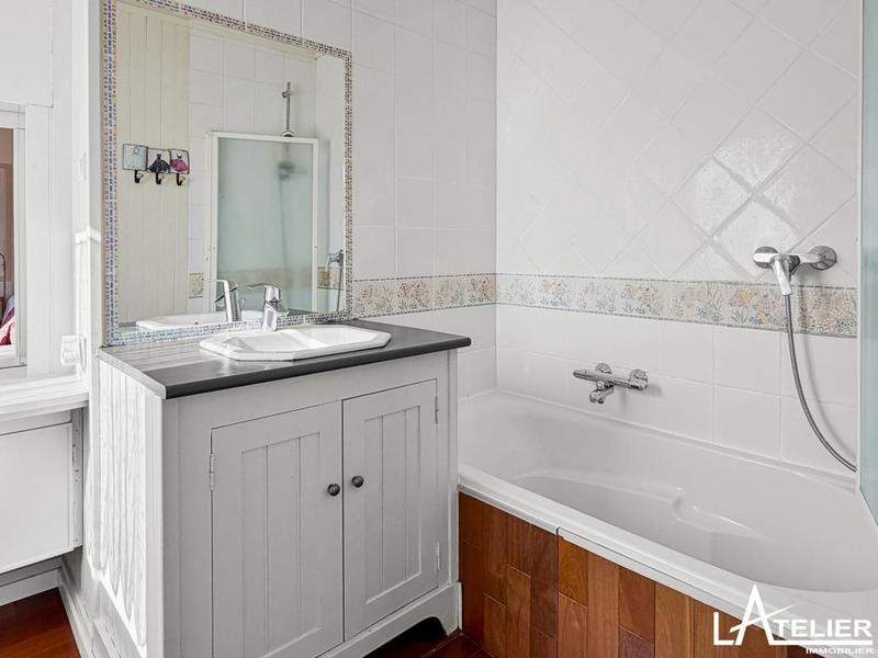 Maison - 209 m² - 8 pièces