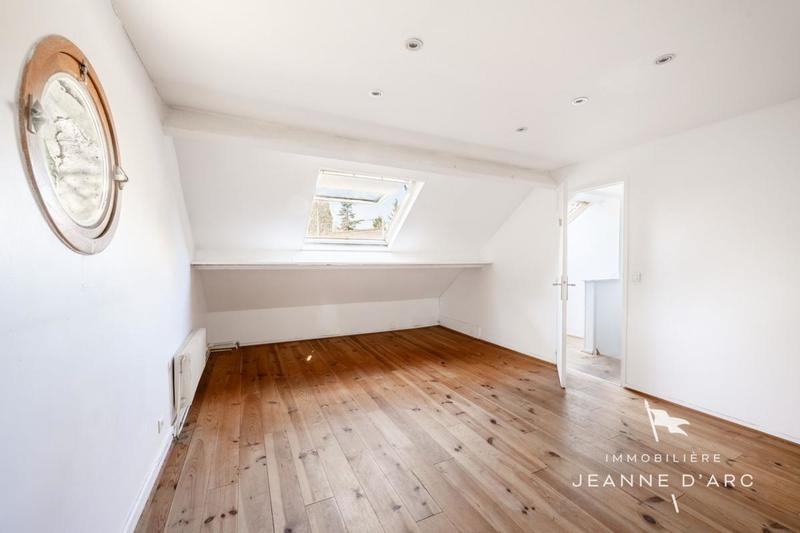 Propriété - 260 m² - 10 pièces