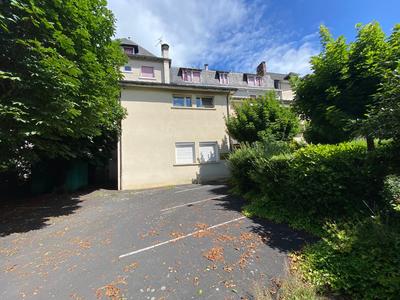 Propriété - 900 m² - 21 pièces