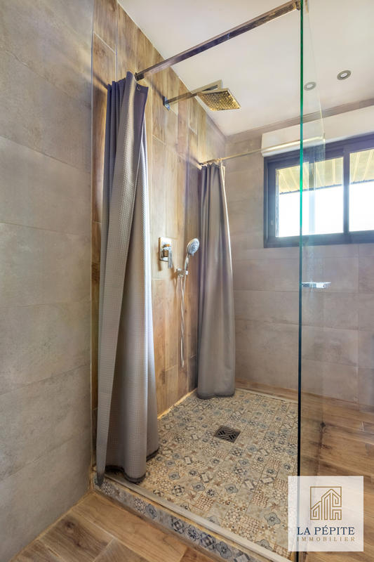 Maison - 138 m² - 5 pièces