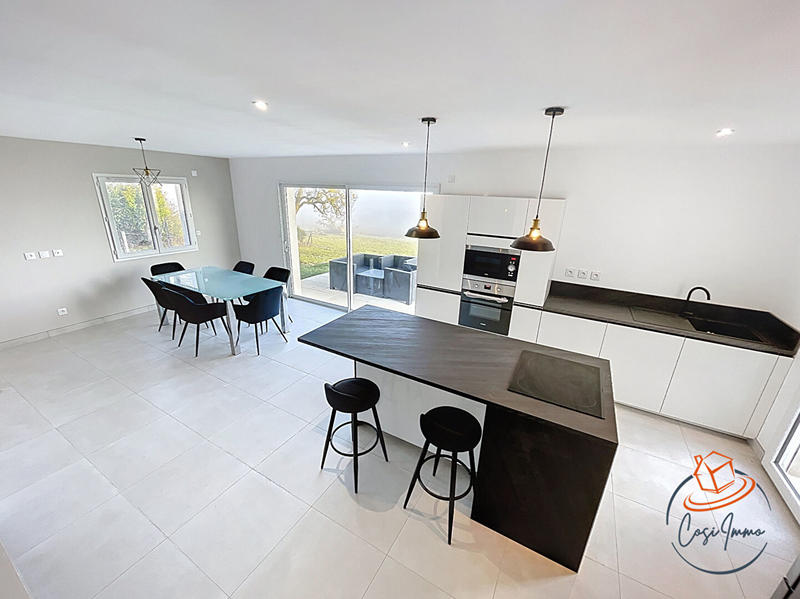 Maison - 93 m² - 4 pièces