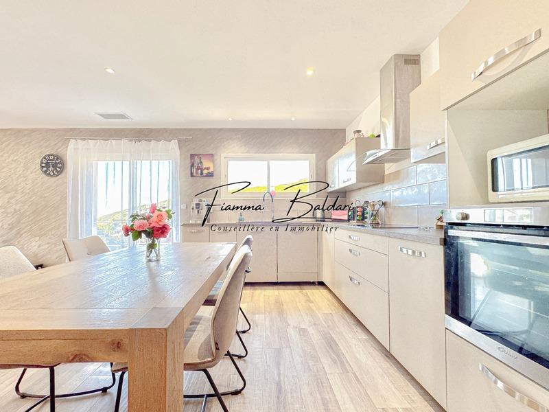 Maison - 122 m² - 4 pièces