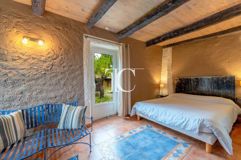 Maison - 245 m² - 9 pièces