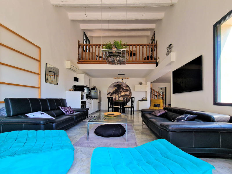 Maison - 213 m² - 6 pièces