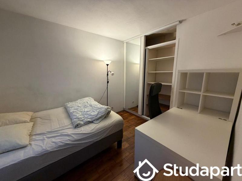 Chambre - 11 m² - 1 pièce