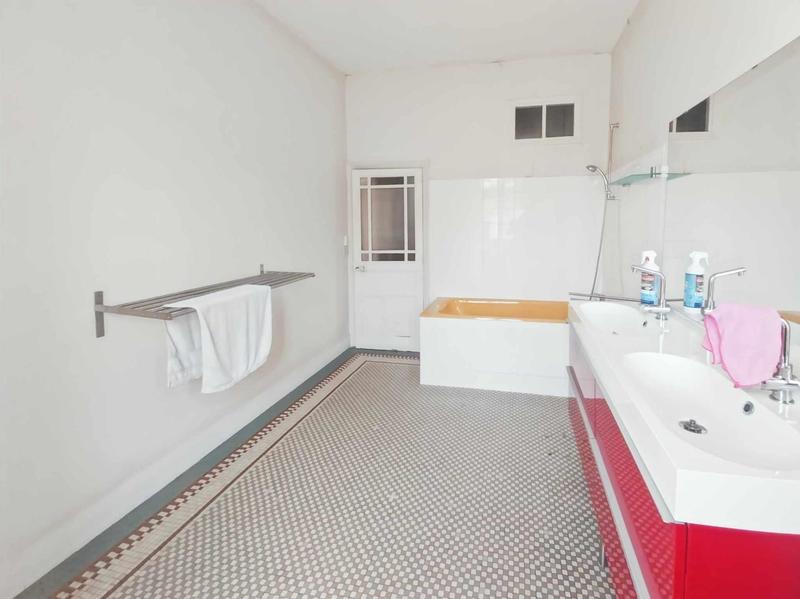 Maison - 320 m² - 10 pièces