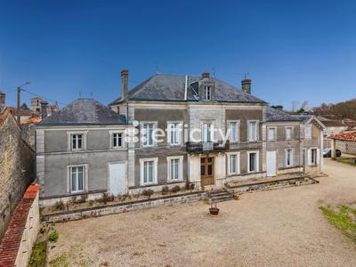 Demeure - 425 m² - 15 pièces