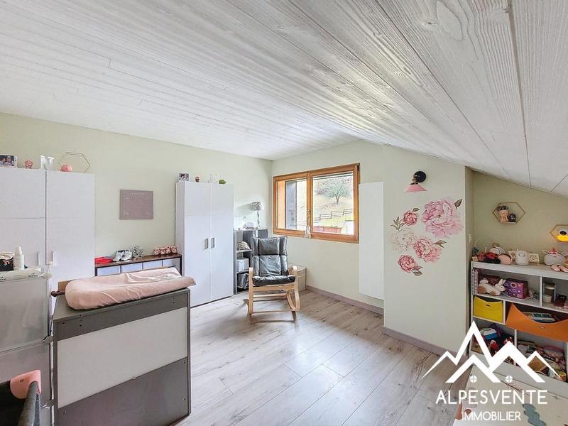 Appartement - 90 m² - 4 pièces