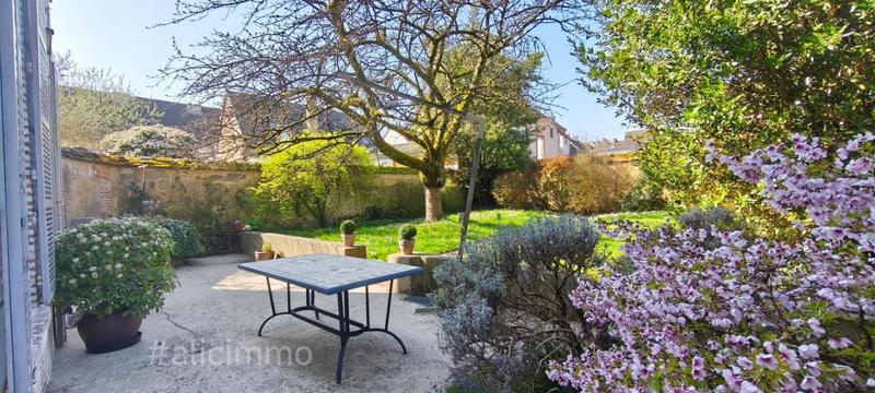 Maison - 334 m² - 14 pièces