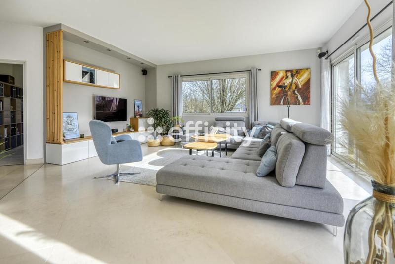 Maison - 255 m² - 9 pièces