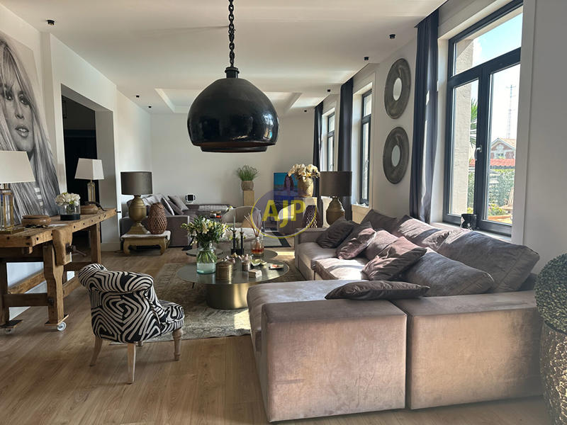 Maison - 262 m² - 6 pièces