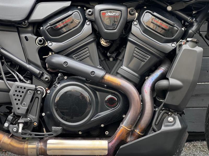 Harley Davidson Adventure Pan America 1250 St Jekill et Top Case