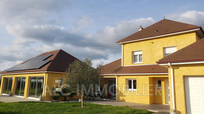 Maison - 219 m² - 7 pièces