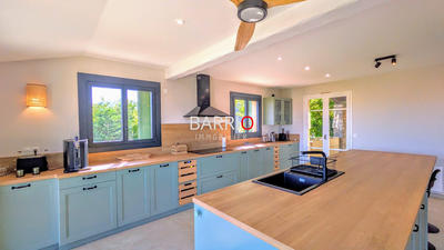 Villa - 280 m² - 9 pièces