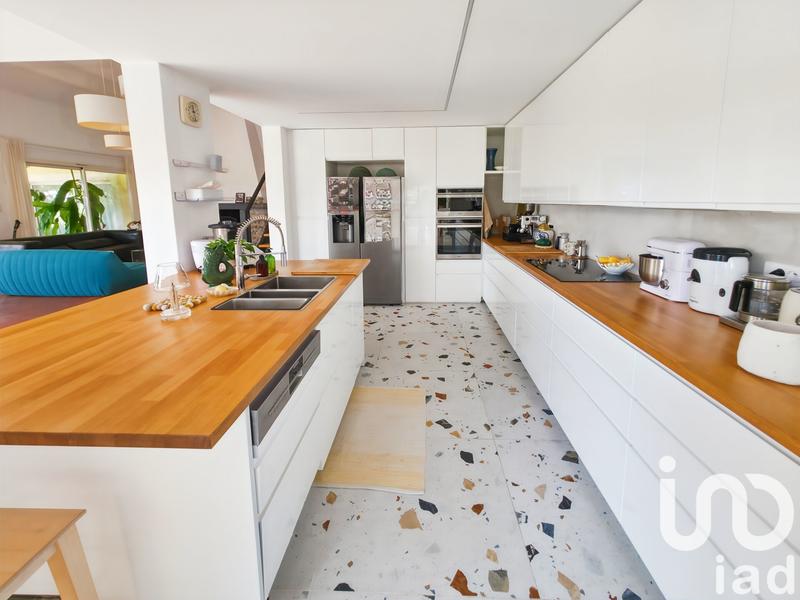 Maison - 299 m² - 9 pièces