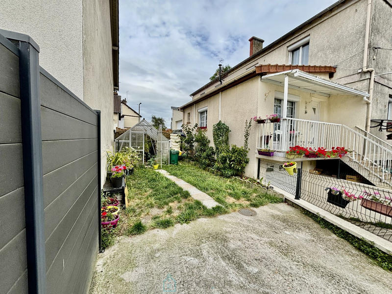 Maison - 96 m² - 5 pièces