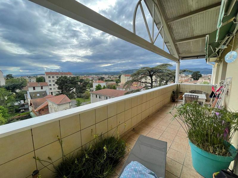 Appartement - 100 m² - 5 pièces