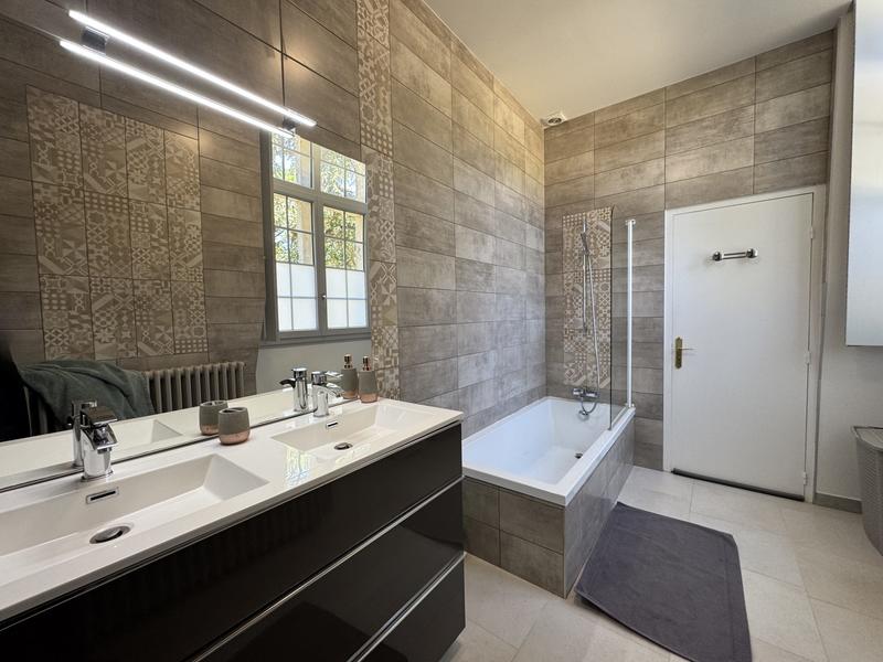 Château - 280 m² - 13 pièces